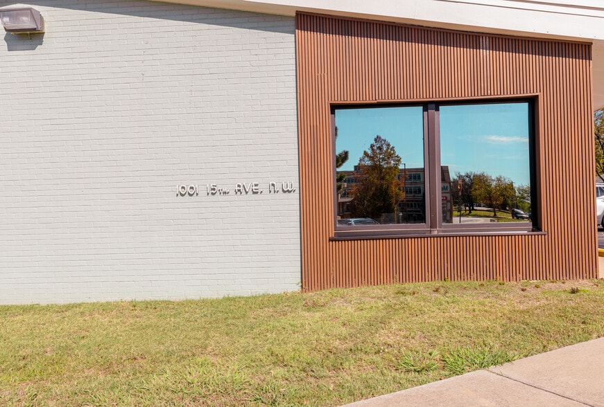 Medical Office portfolio of 2 properties for sale on LoopNet.com - Building Photo - Image 2 of 36