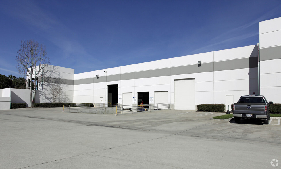 2821 E Philadelphia St, Ontario, CA for lease - Building Photo - Image 3 of 4