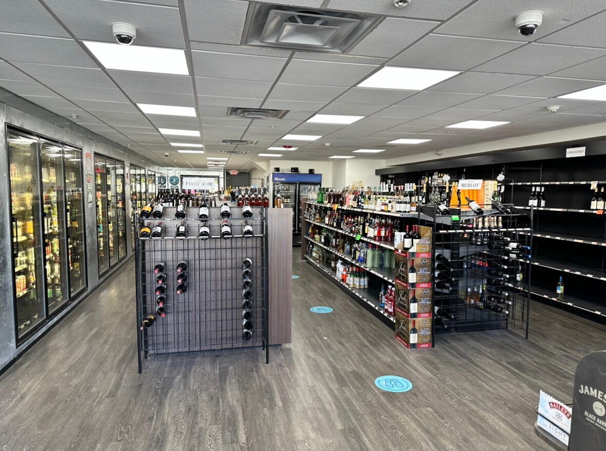 11 Vinal Sq, North Chelmsford, MA 01863