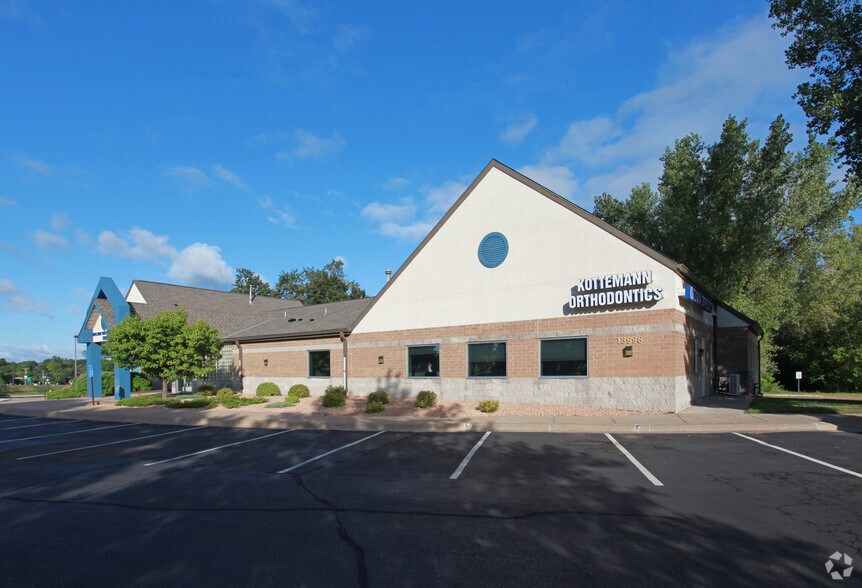 13998 Maple Knoll Way, Maple Grove, MN for sale - Primary Photo - Image 1 of 1