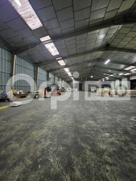 Industrial in Muizon for lease - Interior Photo - Image 2 of 9