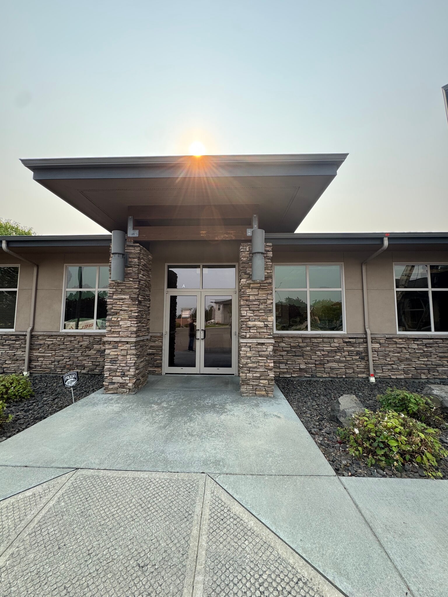 8121 W Grandridge Blvd, Kennewick, WA for lease Interior Photo- Image 1 of 16