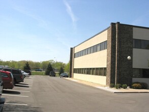 1959 Sloan Pl N, Maplewood, MN for lease Building Photo- Image 2 of 3