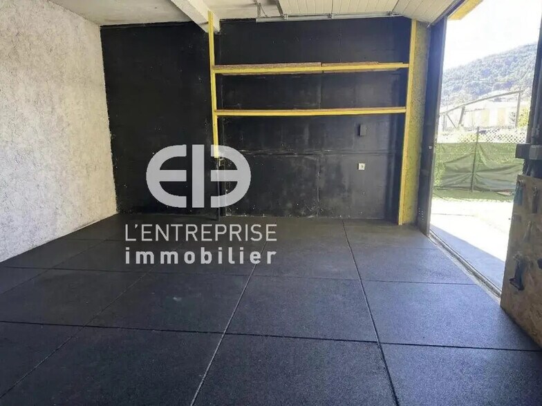 Office in Contes for lease - Building Photo - Image 2 of 5