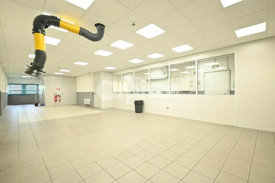 Office in Villefontaine for lease - Interior Photo - Image 1 of 11