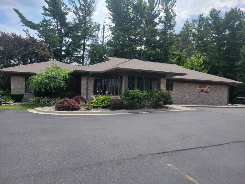 8455 Gratiot Rd, Saginaw, MI 48609