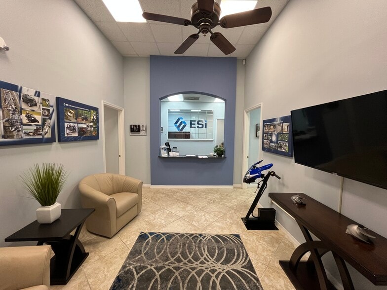 12750 Commonwealth Dr, Fort Myers, FL for sale - Lobby - Image 2 of 5