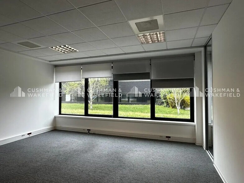 Office in Entzheim for lease - Interior Photo - Image 2 of 11