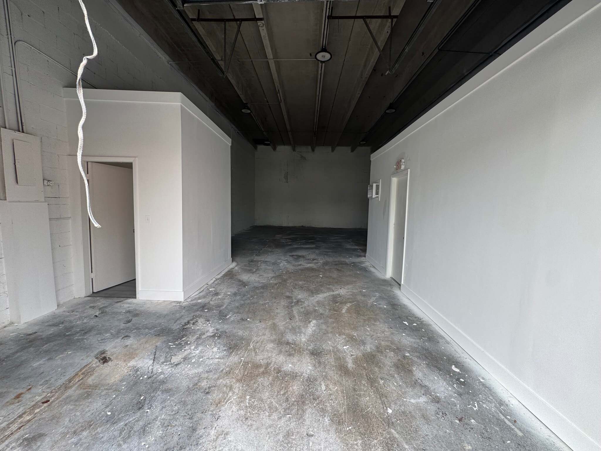 7403 NW 7th St, Miami, FL for lease Interior Photo- Image 1 of 4