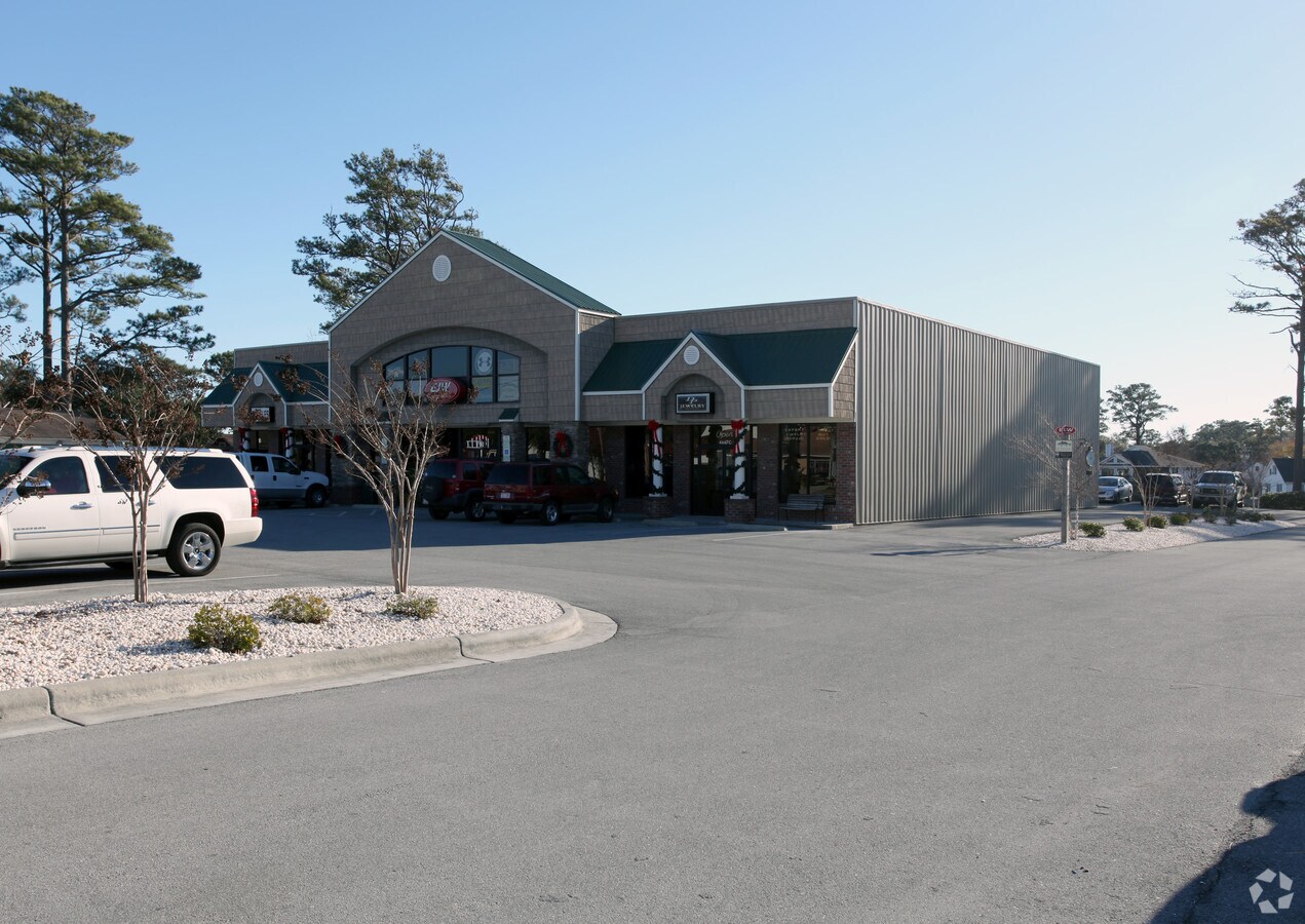 4667 Arendell St, Morehead City, NC 28557