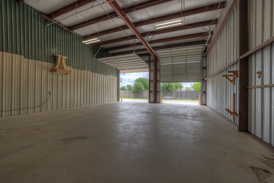 115 Alves Ln, New Braunfels, TX for lease - Interior Photo - Image 1 of 27