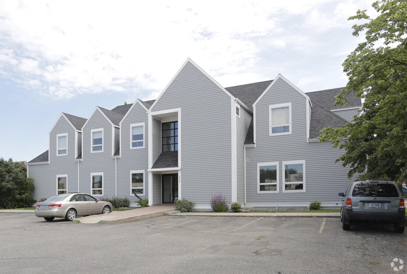 2534 S University Dr, Fargo, ND 58103
