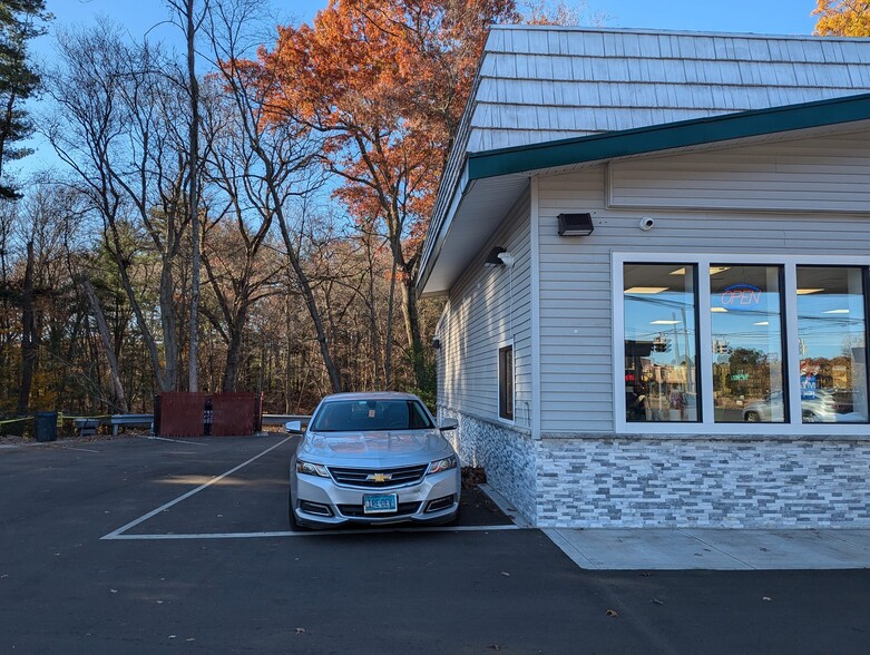 1301 Blue Hills Ave, Bloomfield, CT for lease - Building Photo - Image 1 of 25