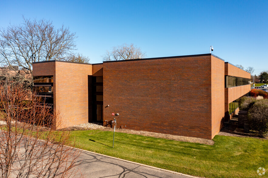 2550 S Telegraph Rd, Bloomfield Hills, MI for lease - Building Photo - Image 2 of 8