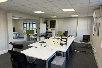 423 Kirkstall Rd, Leeds for lease Interior Photo- Image 2 of 2