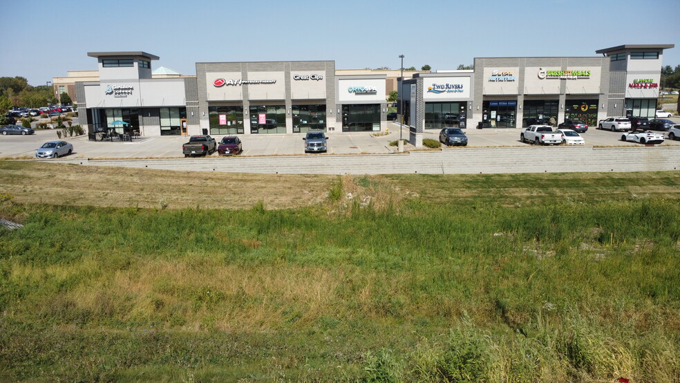 11895 Hickman Rd, Urbandale, IA for lease - Building Photo - Image 2 of 5