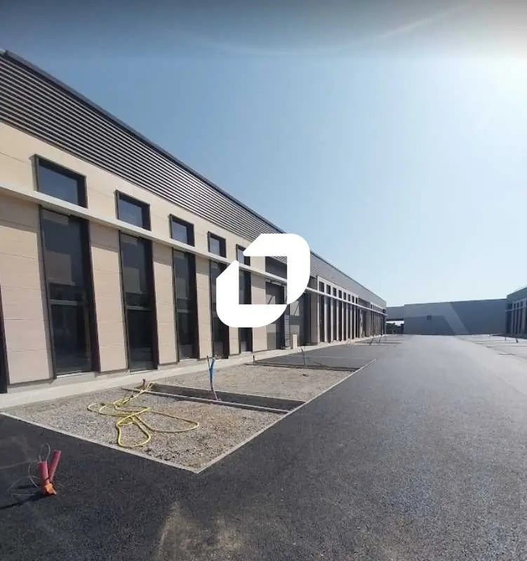 Flex in Gallargues-le-Montueux for lease Construction Photo- Image 1 of 14