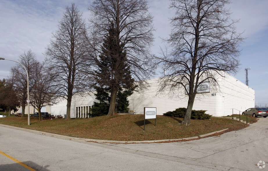 921 Gateway, Burlington, ON for lease - Primary Photo - Image 1 of 2