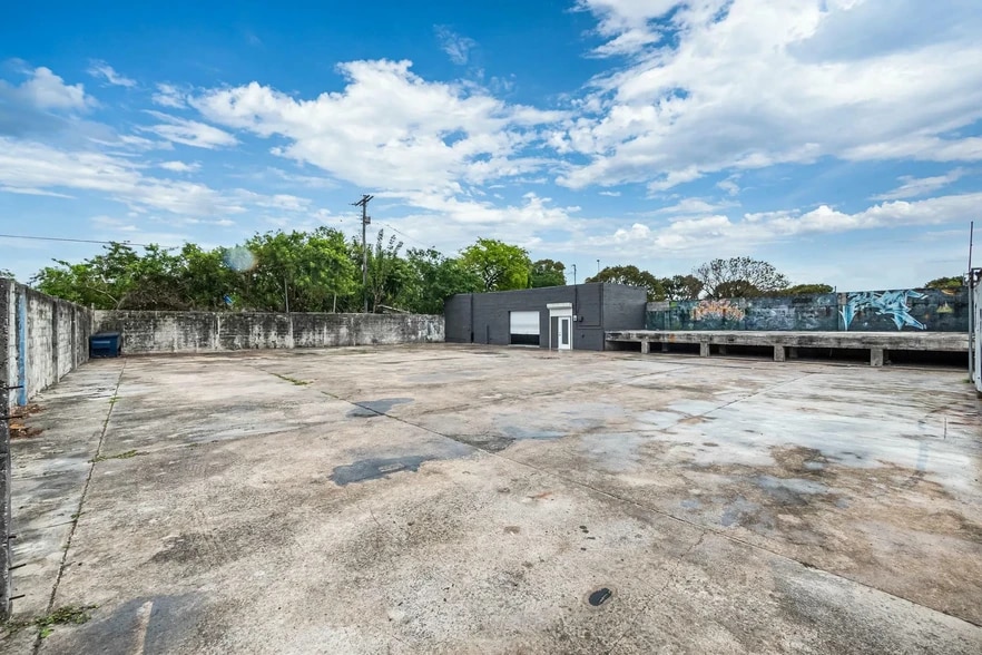 4601 NW 17th Ave, Miami, FL for lease - Building Photo - Image 1 of 10