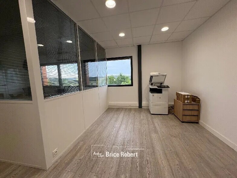 Flex in Vaulx-Milieu for sale - Interior Photo - Image 3 of 7