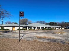 210 Commercial Dr, Taylor, TX for sale - Building Photo - Image 1 of 1