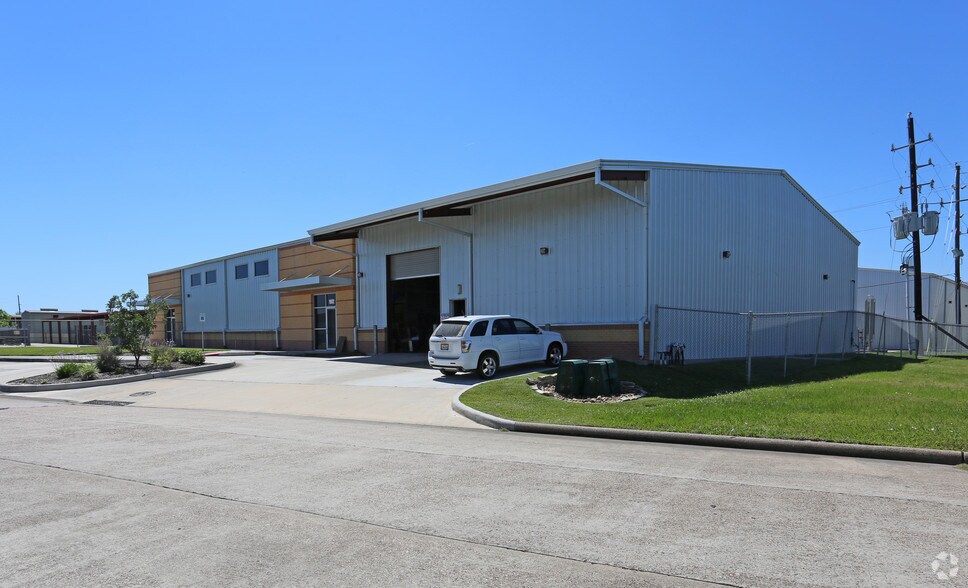 1902 Humble Place Dr, Humble, TX for sale - Primary Photo - Image 1 of 1