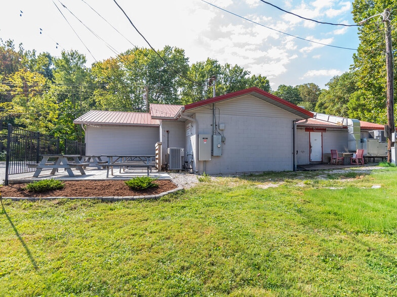 8939 E Southshore Dr, Unionville, IN for sale - Building Photo - Image 2 of 22