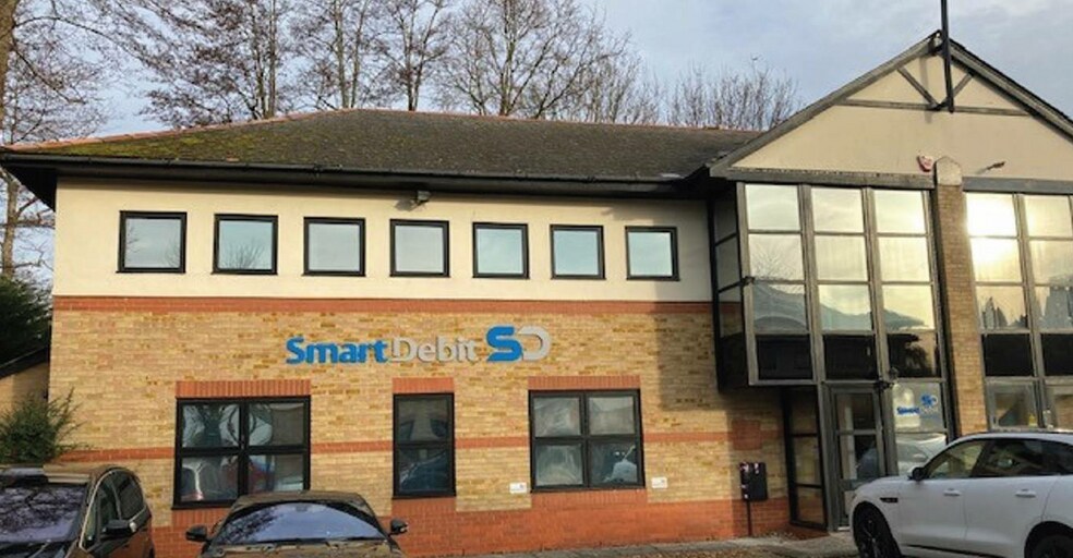 51 Guildford Rd, Bagshot, GU19 5NG