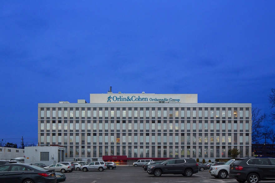 444 Merrick Rd, Lynbrook, NY for lease - Building Photo - Image 1 of 6