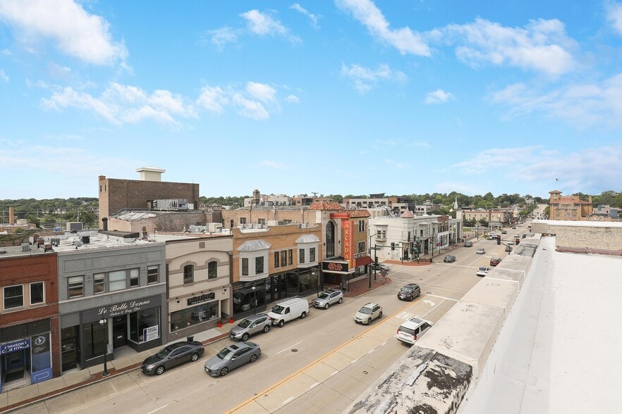 116 E Main St, St Charles, IL for sale - Building Photo - Image 2 of 32