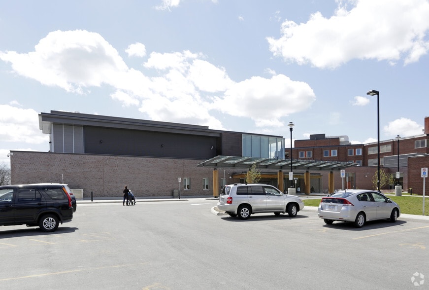 285 Cummer Ave, Toronto, ON for sale - Building Photo - Image 1 of 1