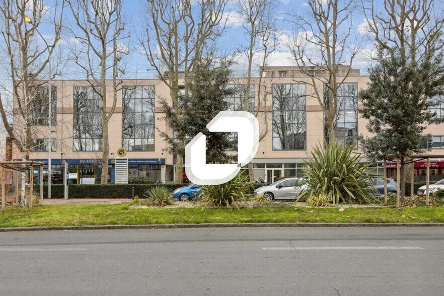 Office in Créteil for lease - Building Photo - Image 1 of 10
