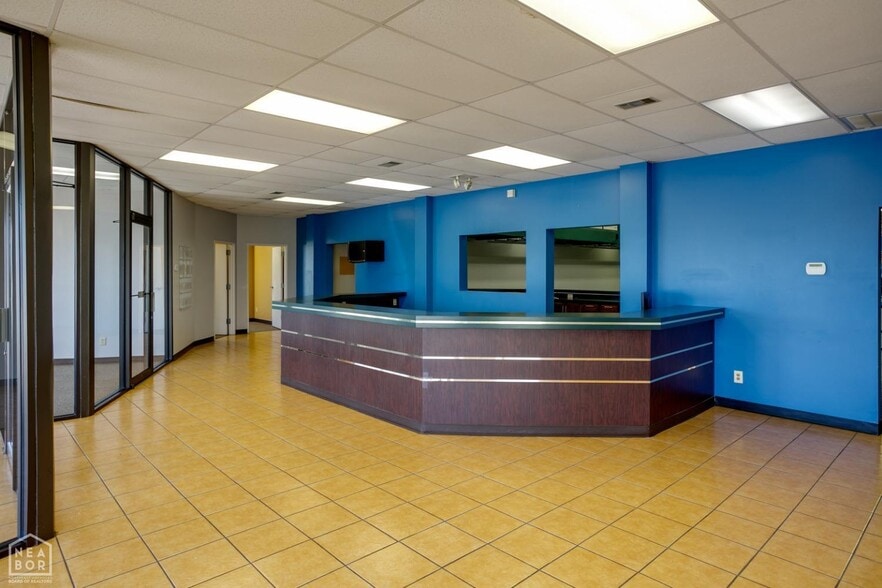 2617 Phillips Dr, Jonesboro, AR for sale - Interior Photo - Image 2 of 18