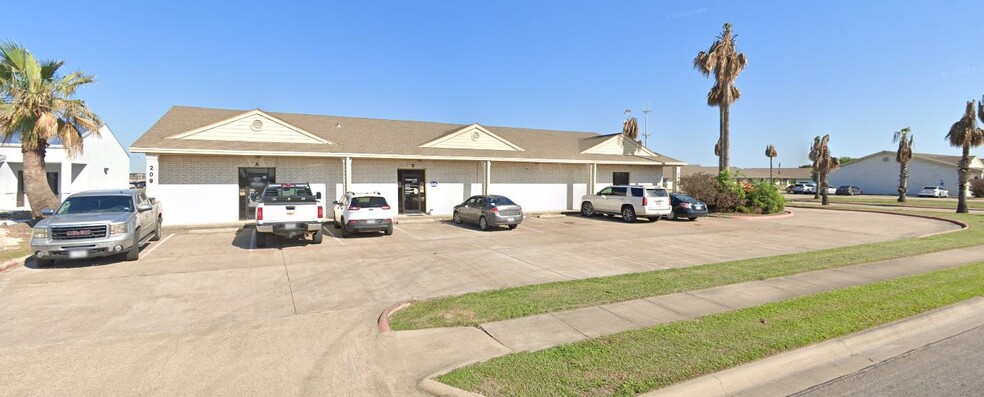 209 Cedar Dr, Portland, TX for lease - Primary Photo - Image 1 of 6