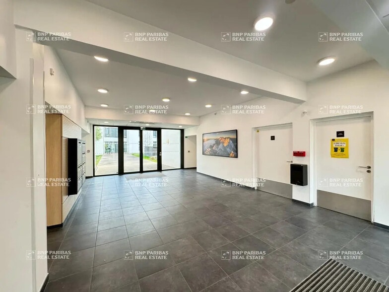 Office in Meylan for lease - Building Photo - Image 2 of 3