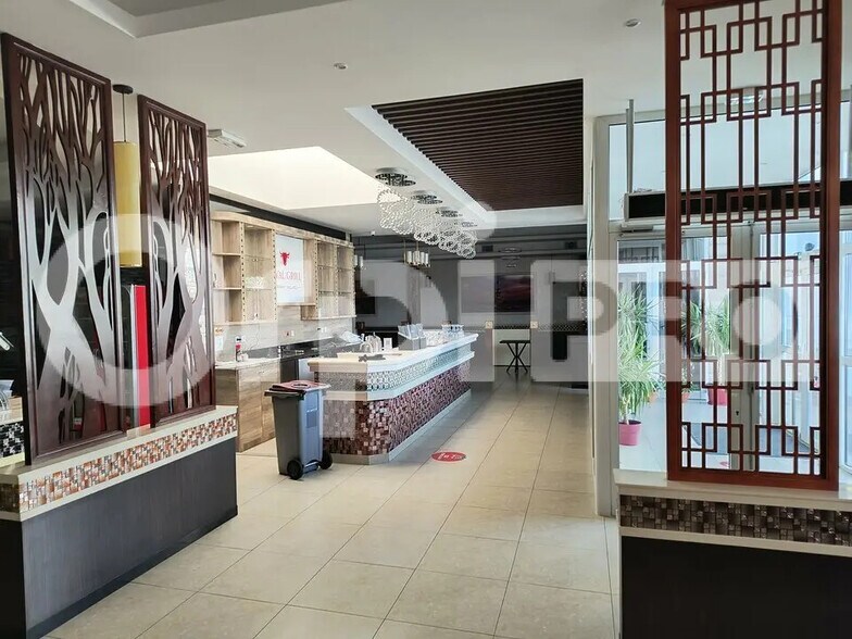 Retail in Reims for lease - Interior Photo - Image 3 of 4