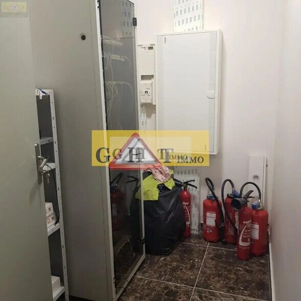 Industrial in Bondoufle for sale - Interior Photo - Image 2 of 8