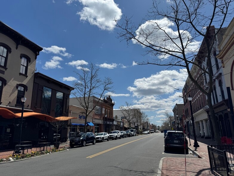 40-42 Broad St, Red Bank, NJ for lease - Building Photo - Image 2 of 9