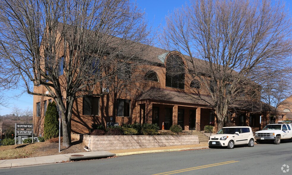 198 Spotnap Rd, Charlottesville, VA 22911