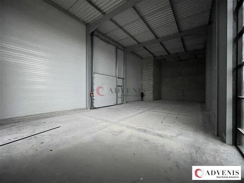 Flex in Canéjan for lease - Interior Photo - Image 2 of 5