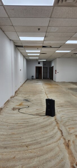 1312 Manchester Rd, Glastonbury, CT for lease - Interior Photo - Image 3 of 5