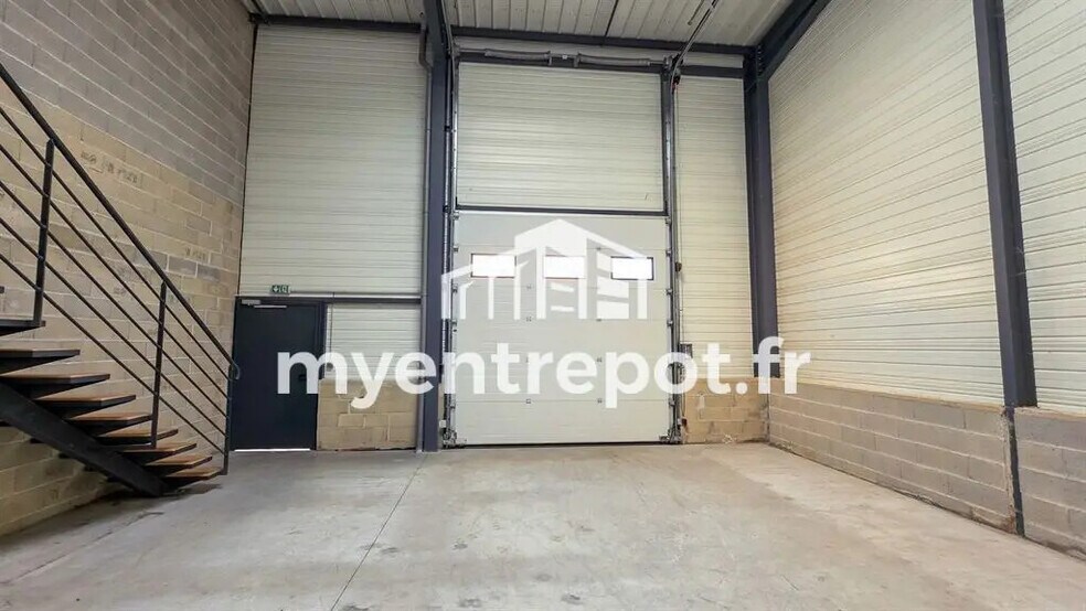 Flex in Aubagne for lease - Building Photo - Image 1 of 7
