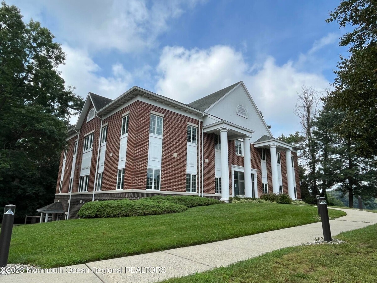 2 Hance Ave, Tinton Falls, NJ 07724