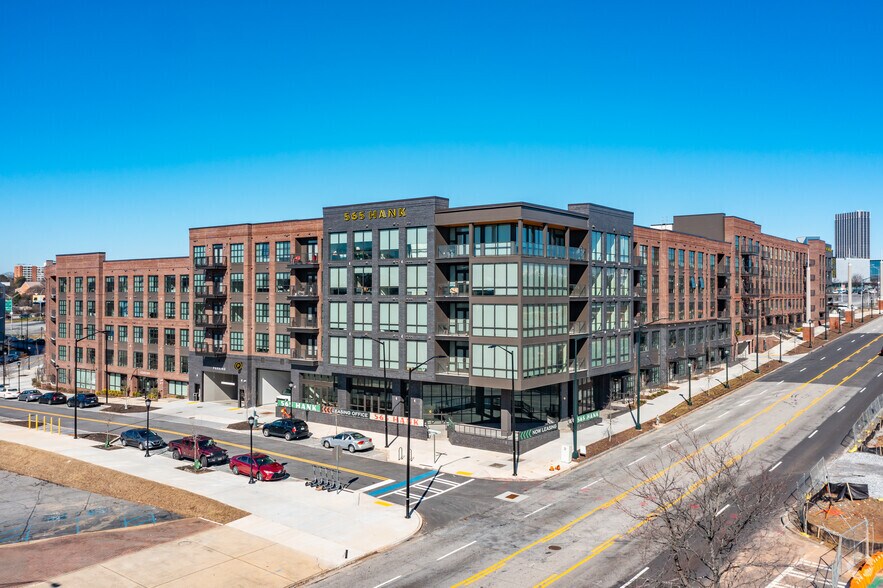 565 Hank Aaron Dr, Atlanta, GA for sale - Building Photo - Image 1 of 1
