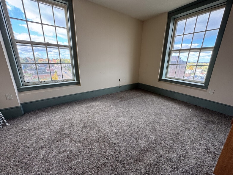 243 E Main St, Alliance, OH for sale - Building Photo - Image 3 of 49