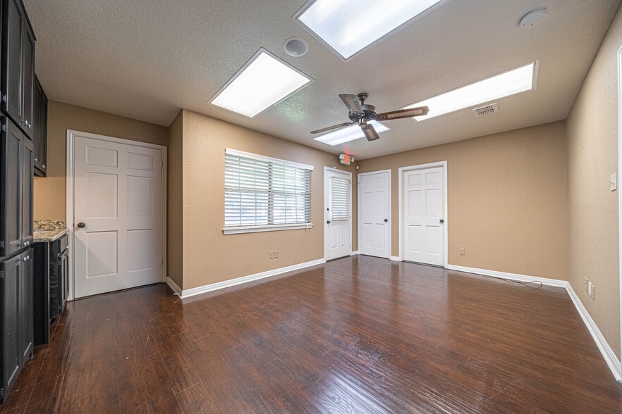 104 Medical Dr, Boerne, TX for lease - Building Photo - Image 3 of 15