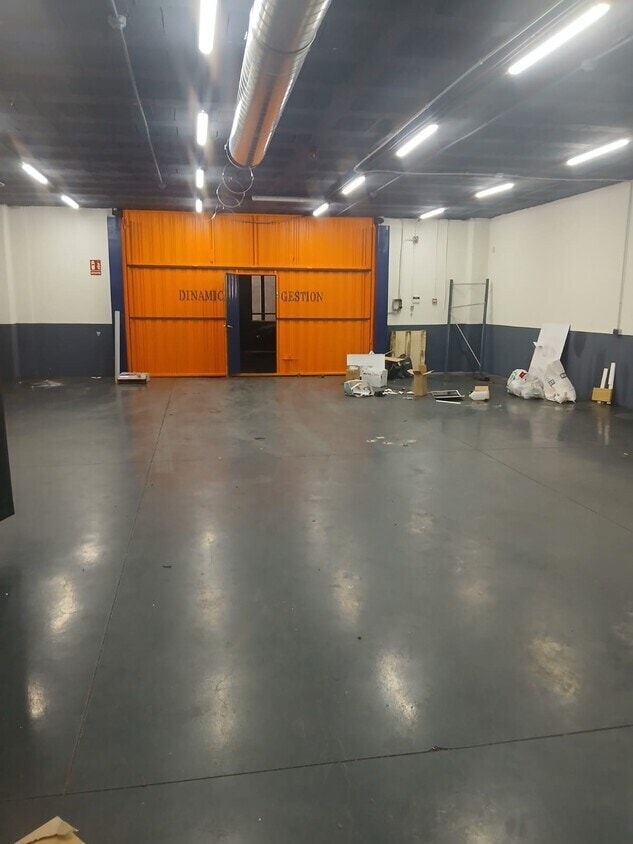 Madrid, MAD 28031 - Unit 1 -  - Interior Photo - Image 1 of 4