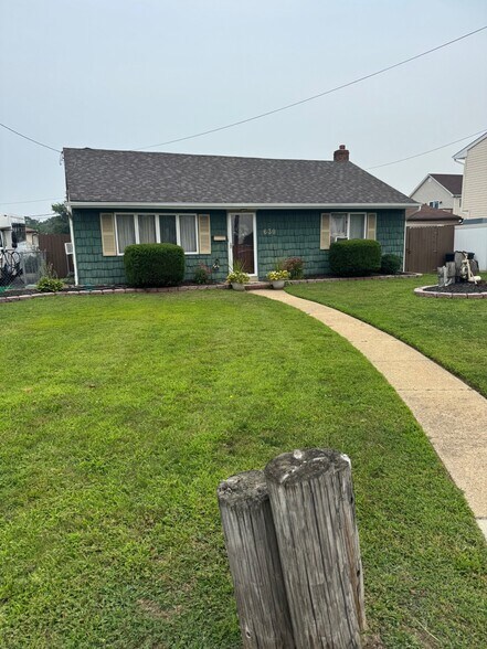 630 3rd St, West Babylon, NY for sale - Building Photo - Image 2 of 4