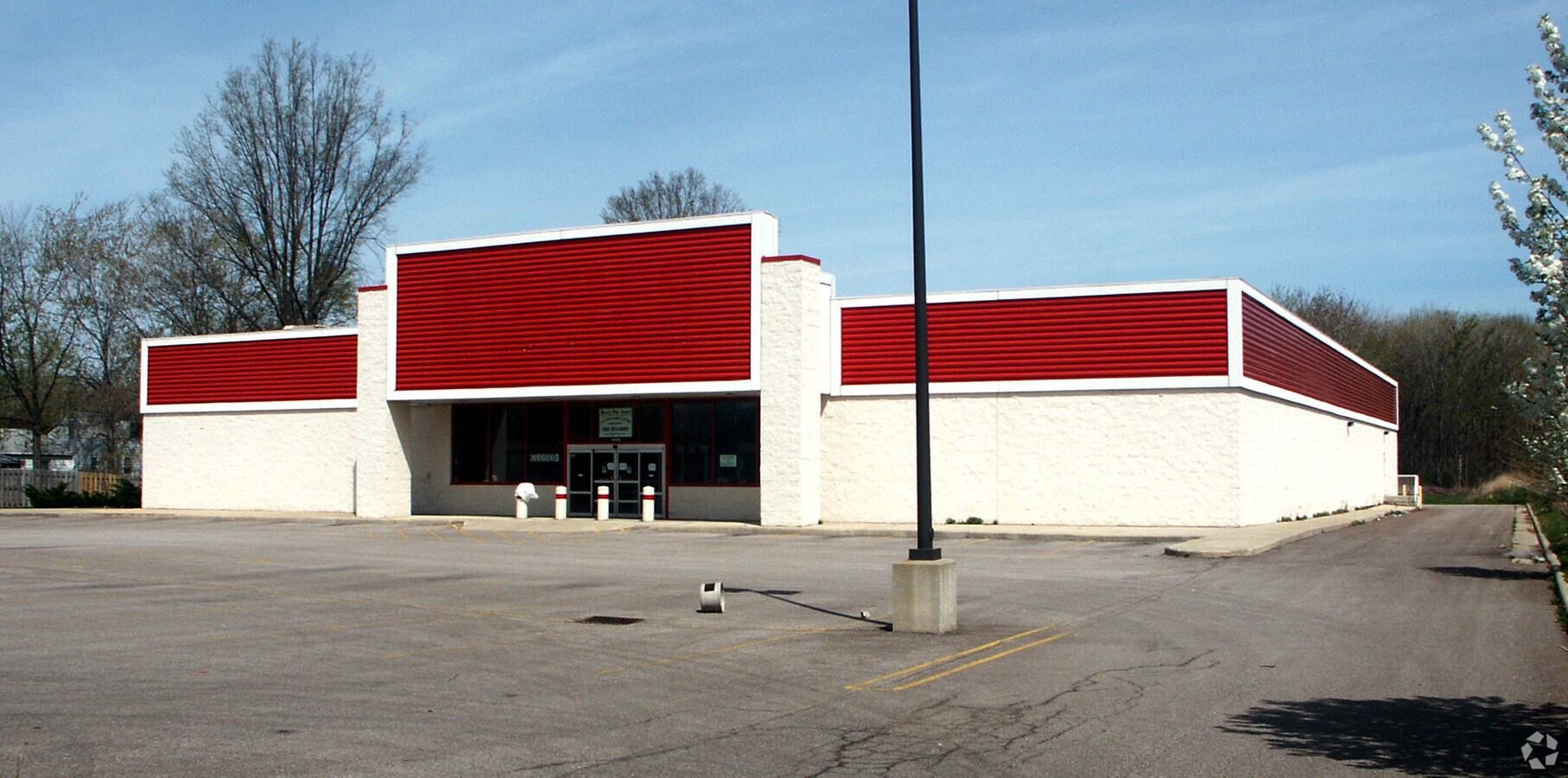 33459 Vine St, Eastlake, OH 44095 Staples