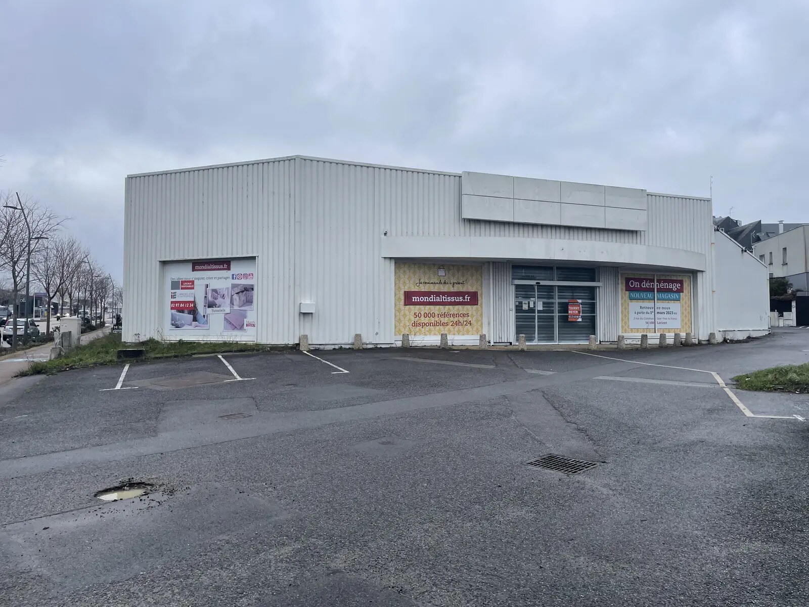 Retail in Lorient for lease Building Photo- Image 1 of 6